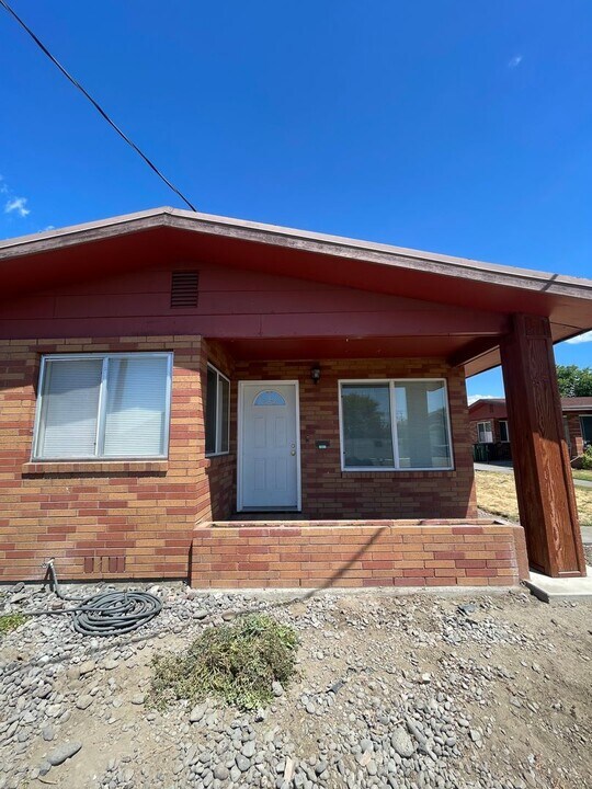 2231 Union Ave in Klamath Falls, OR - Foto de edificio