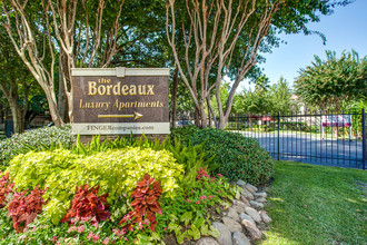 The Bordeaux in Houston, TX - Building Photo - Building Photo