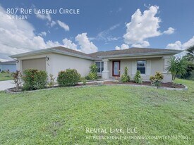 807 Rue Labeau Cir in Ft. Myers, FL - Building Photo
