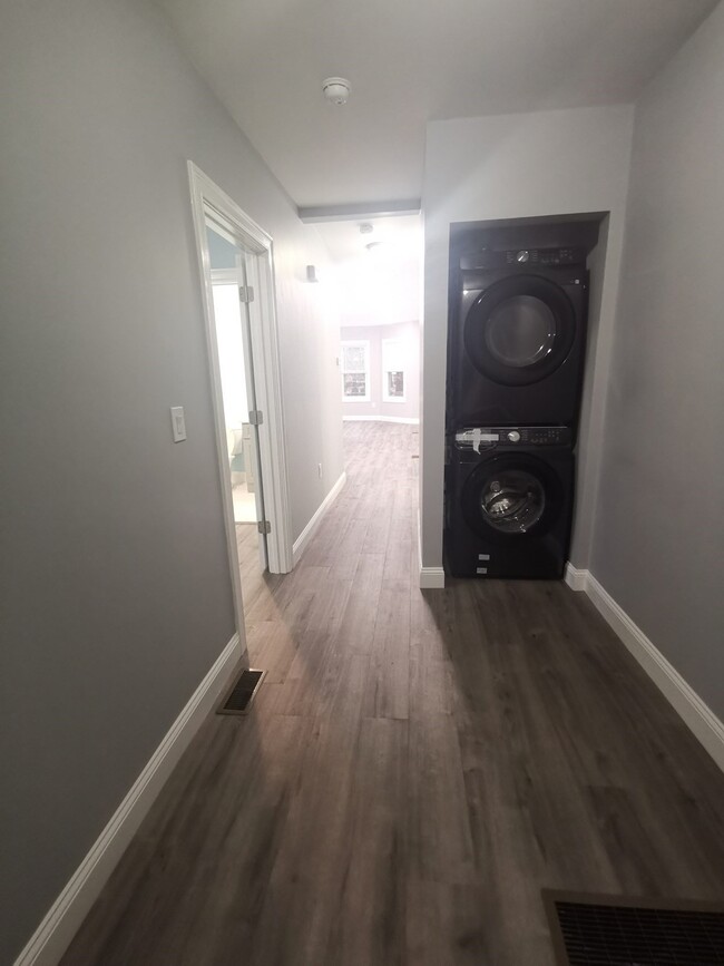 344 Cherry St, Unit D1 in Newton, MA - Building Photo - Building Photo