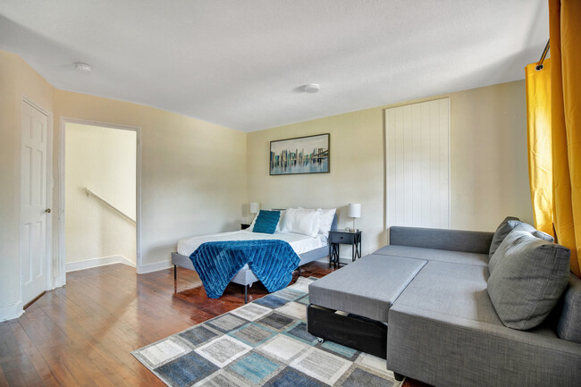 131 Tarragona Way, Unit 1 bedroom in Daytona Beach, FL - Foto de edificio - Building Photo