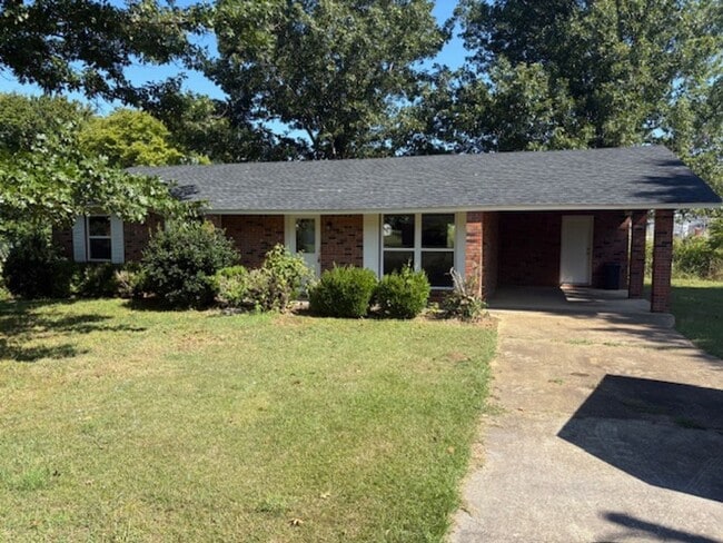 318 Middle St in Okolona, MS - Building Photo - Building Photo