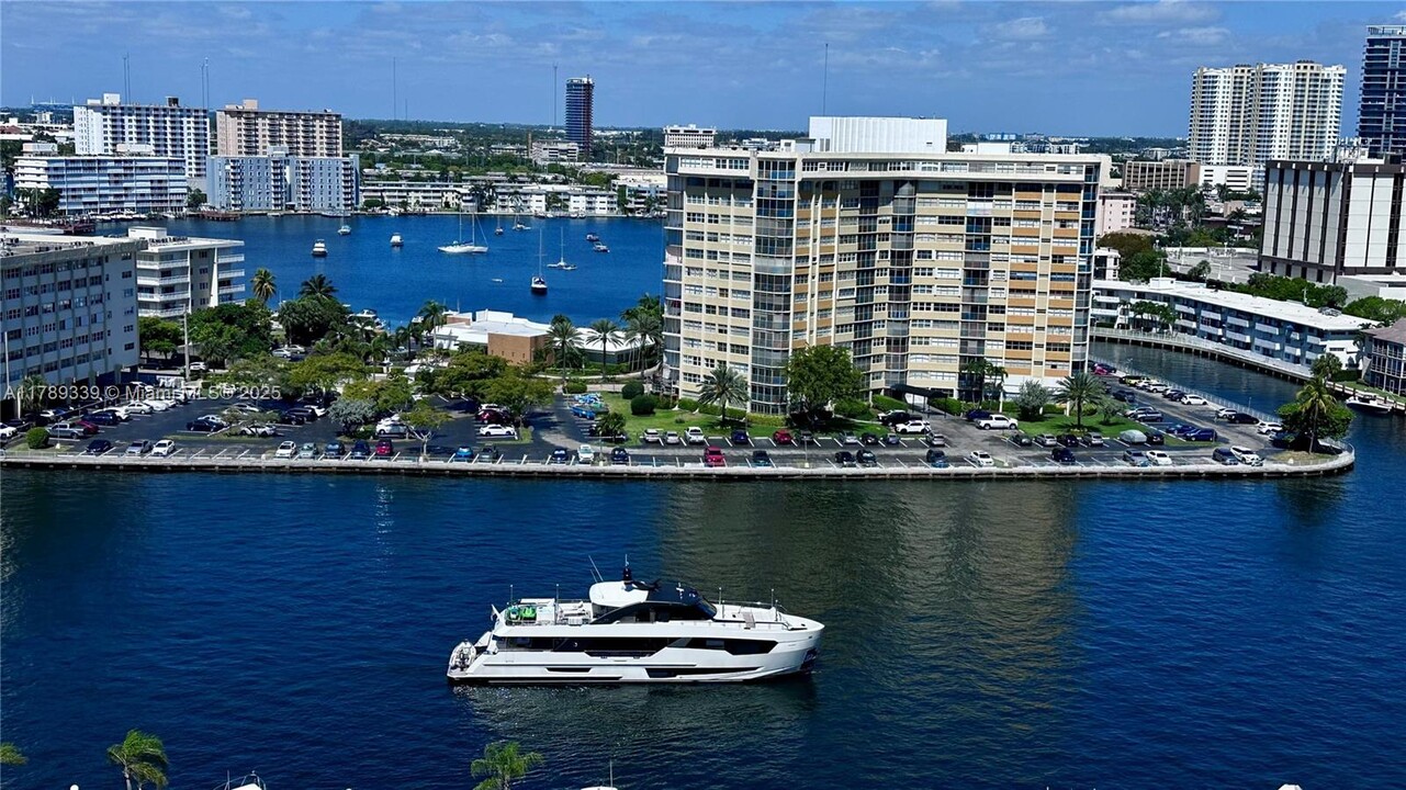 1865 S Ocean Dr in Hallandale Beach, FL - Building Photo