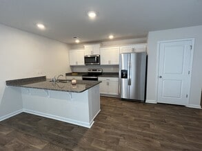109 Oakmont Valley Trl in Seneca, SC - Building Photo - Building Photo