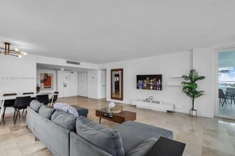 5101 Collins Ave in Miami Beach, FL - Building Photo - Building Photo