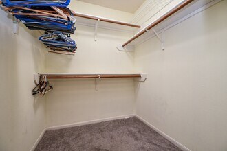 8323 Lake Crystal Dr in Houston, TX - Building Photo - Building Photo