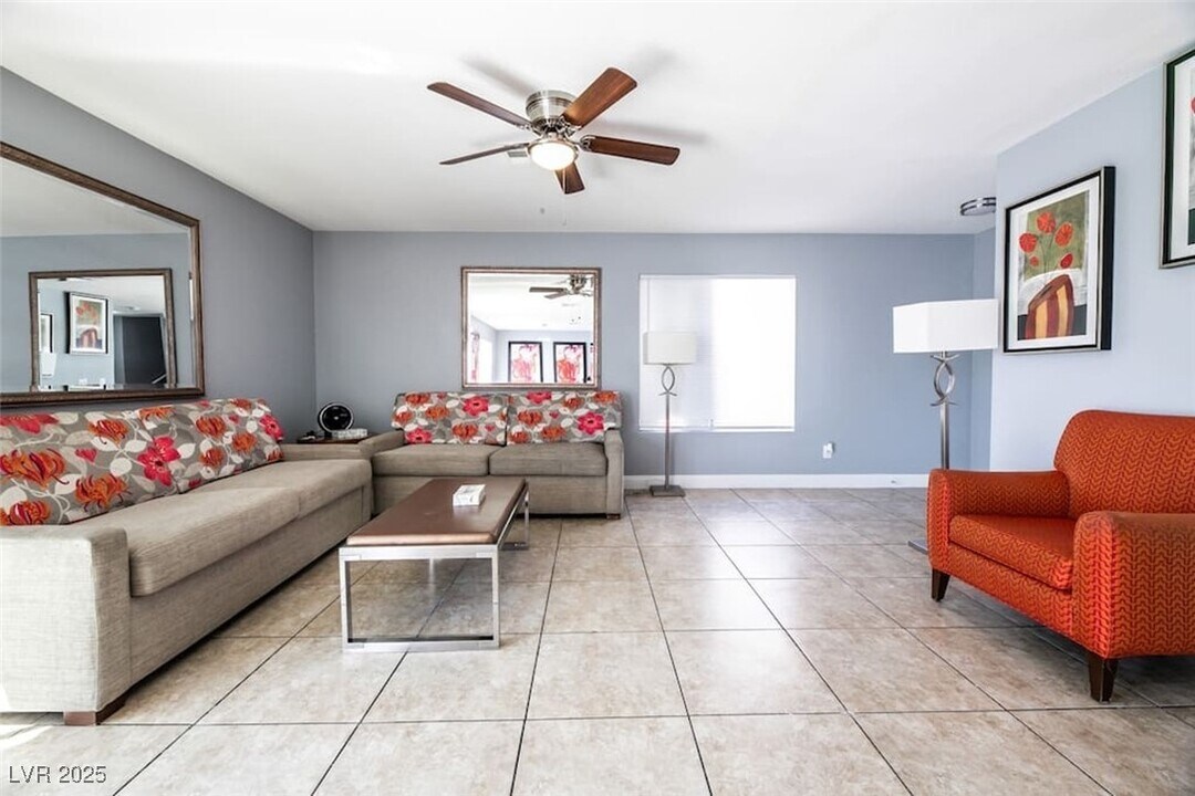 3833 Via Lucia Dr in Las Vegas, NV - Building Photo