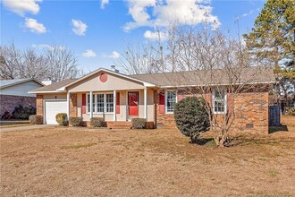 6782 Seaford Dr in Fayetteville, NC - Foto de edificio - Building Photo