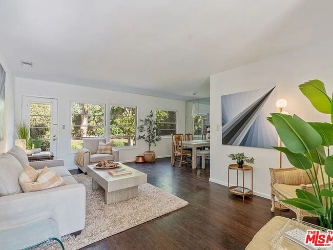 3031 S Bentley Ave in Los Angeles, CA - Building Photo - Building Photo