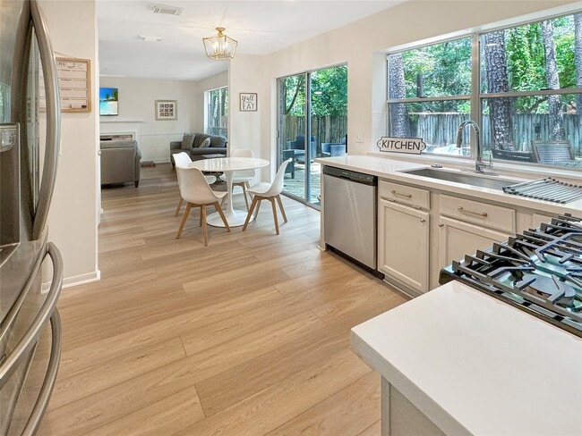 property at 18 Cottage Grove Pl