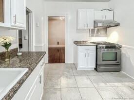 517 Brooks St in Bridgeport, CT - Building Photo