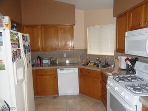 2050 Club Crest Way in Henderson, NV - Building Photo - Building Photo