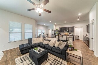 1338 Winding Hollow Dr in Grand Prairie, TX - Building Photo - Building Photo