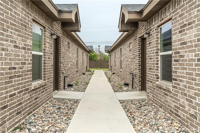 6903 Venus Dr in Edinburg, TX - Building Photo - Building Photo
