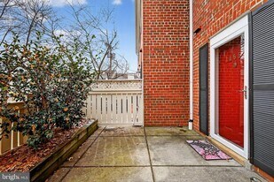 1455A N Van Dorn St in Alexandria, VA - Building Photo