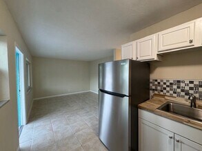 766 NW 42nd St in Fort Lauderdale, FL - Building Photo - Building Photo