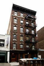 411 W 45th St in New York, NY - Foto de edificio - Building Photo