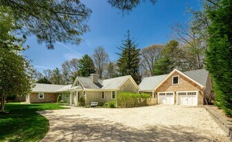 99 Oak Ln in East Hampton, NY - Building Photo