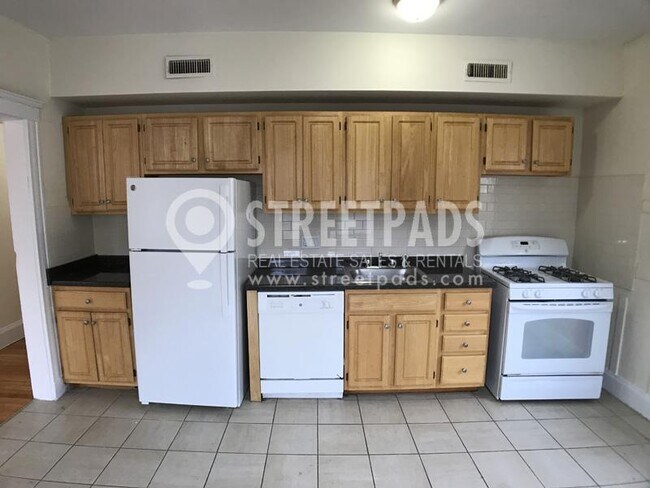 26 Hamilton Rd in Brookline, MA - Building Photo - Building Photo