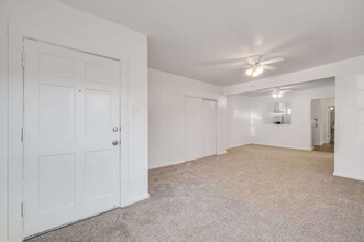 926 Newport Ave in Long Beach, CA - Building Photo - Building Photo