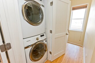 1317 N Wicker Park Ave in Chicago, IL - Building Photo - Building Photo