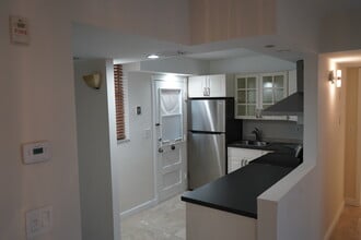 2999 Point East Dr, Unit C-614 in Aventura, FL - Building Photo - Building Photo
