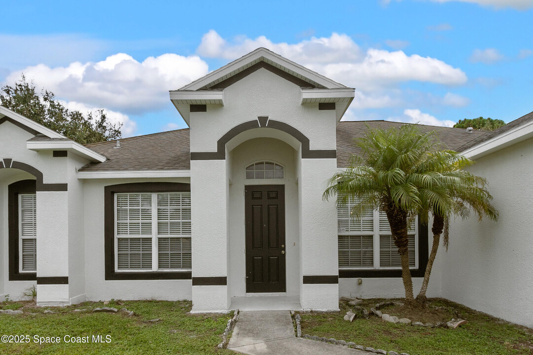 2945 Fears Rd SE in Palm Bay, FL - Building Photo