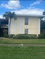 733 Hummingbird Way in North Palm Beach, FL - Building Photo