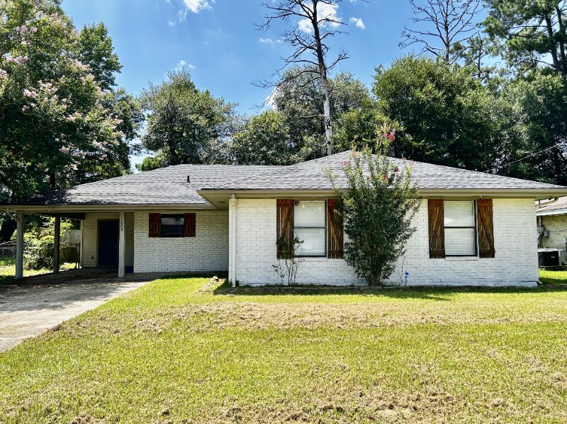 1804 Byron Dr in Deridder, LA - Building Photo