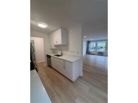 821 Douglas Ave in Minneapolis, MN - Building Photo