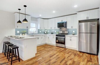 495 S Clinton St in East Orange, NJ - Building Photo - Building Photo