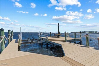 252 Bayshore Dr in Cape Coral, FL - Building Photo - Building Photo