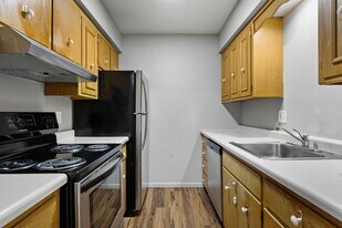 4934 Whitcomb Dr in Madison, WI - Building Photo