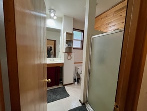 29410 NE Wilsonville Rd, Unit Apt in Newberg, OR - Foto de edificio - Building Photo