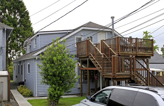 3506 Oakes Ave in Everett, WA - Foto de edificio - Building Photo