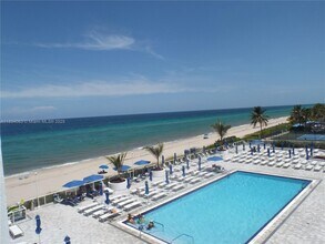 1890 S Ocean Dr in Hallandale Beach, FL - Building Photo - Building Photo