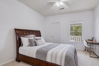 14313 Climbing Rose Way, Unit 305 in Centreville, VA - Foto de edificio - Building Photo