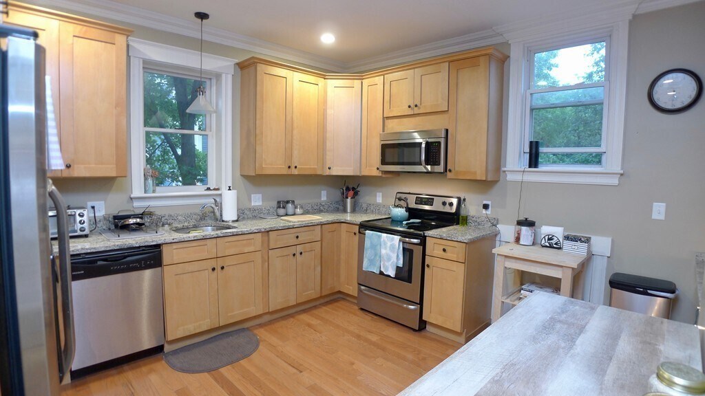 10 Savin Hill Ave in Boston, MA - Building Photo