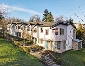 Radford Court in Seattle, WA - Building Photo - Building Photo