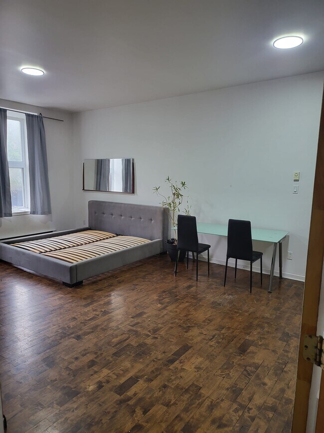 property at 4298 Saint Laurent Boul