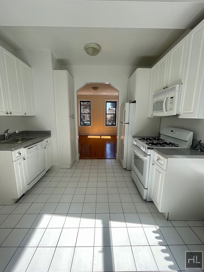 East 38th Street in New York, NY - Building Photo - Building Photo