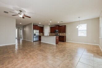 402 Blakely Ct in Ruskin, FL - Building Photo - Building Photo