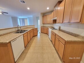 8279 Pearl Diver Ct in Las Vegas, NV - Building Photo - Building Photo