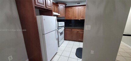 15609 SW 73rd Cir Terrace in Miami, FL - Building Photo - Building Photo