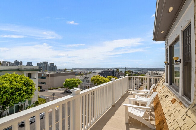 2121 1st Ave, Unit 105 in San Diego, CA - Building Photo - Building Photo