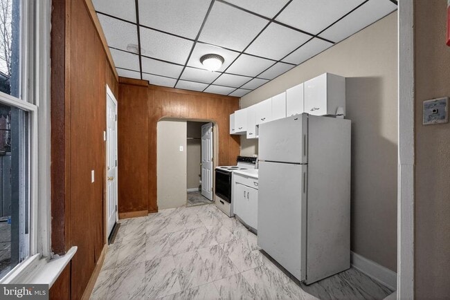 property at 827 N 10th St