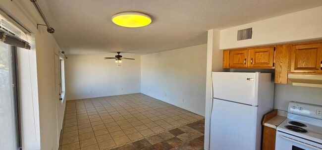 2064 N Willow Ave in Huachuca City, AZ - Building Photo - Building Photo