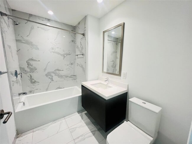 851 NE 1st Ave, Unit 2808 in Miami, FL - Foto de edificio - Building Photo