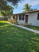 1022 McIntosh St in West Palm Beach, FL - Building Photo
