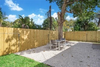 1035 NW 48th St in Miami, FL - Building Photo - Building Photo